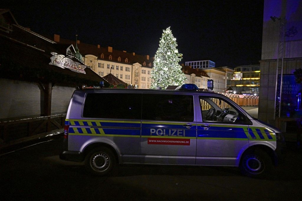 Casualties as car crashes into German Christmas market: media