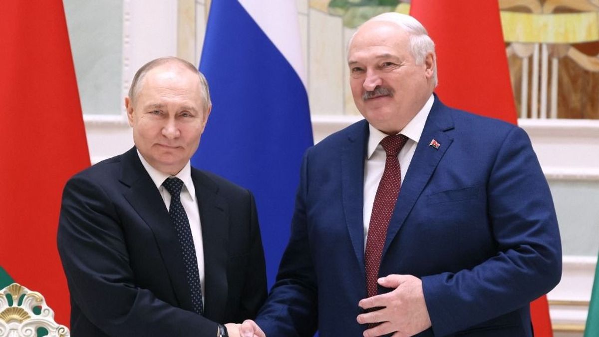 Közeli szövetségeséhez érkezett Putyin