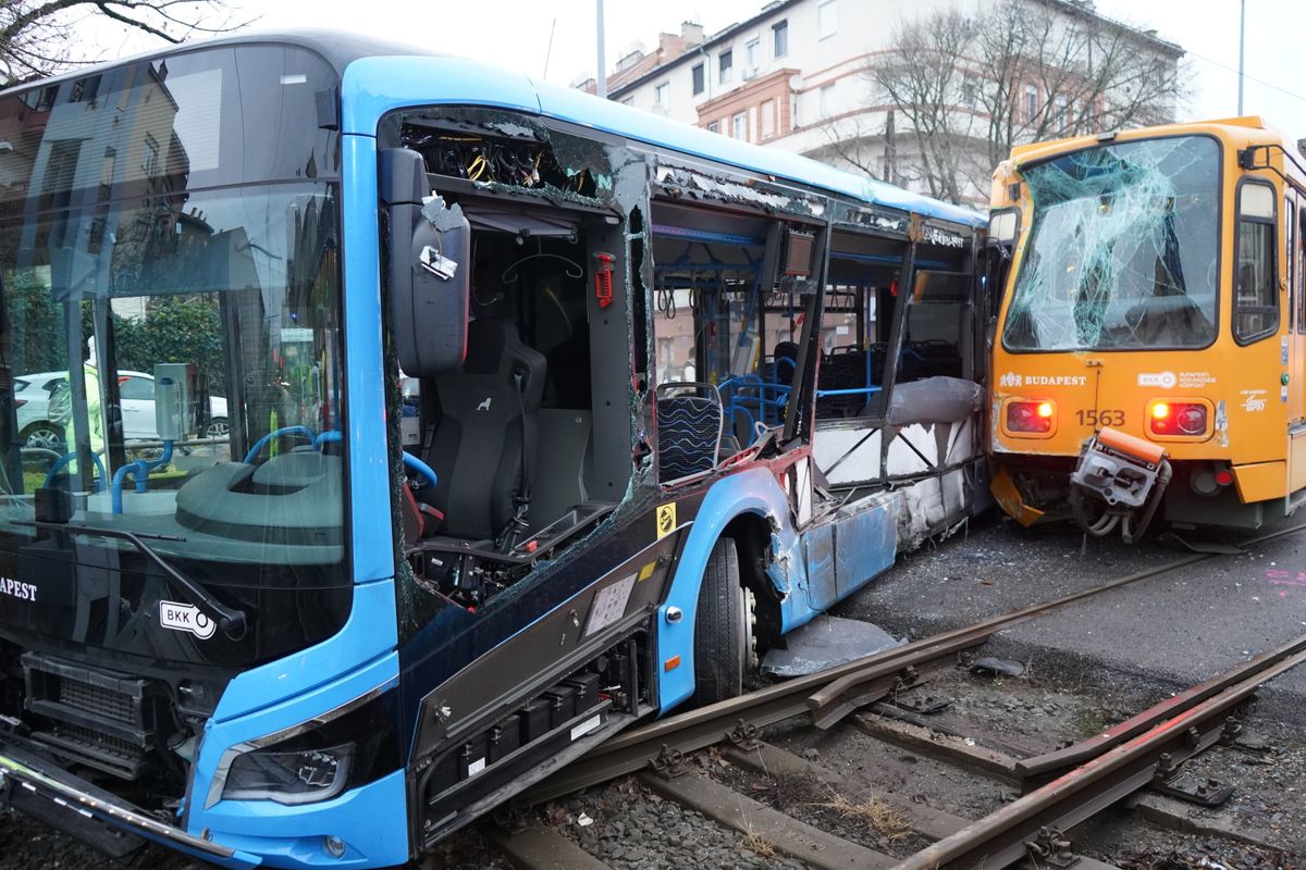 Összeütközött egy busz és egy villamos Zuglóban