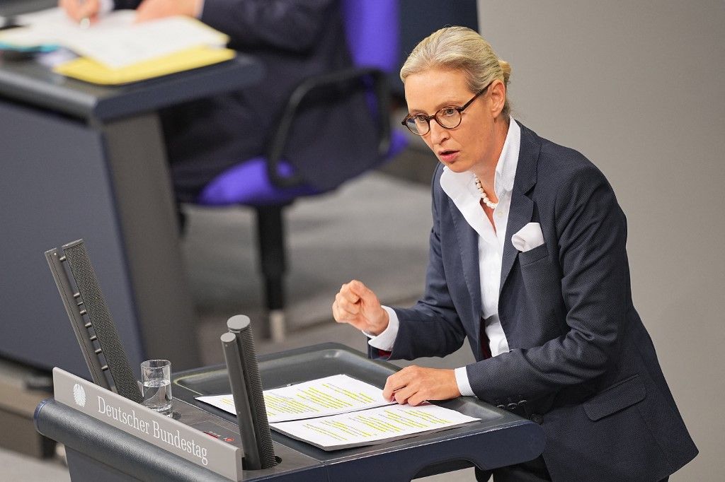 Alice Weidel, az AfD parlamenti frakciójának vezetője és az AfD országos elnöke felszólal a Bundestag plenáris ülésén a szövetségi kancellár kormánynyilatkozata után