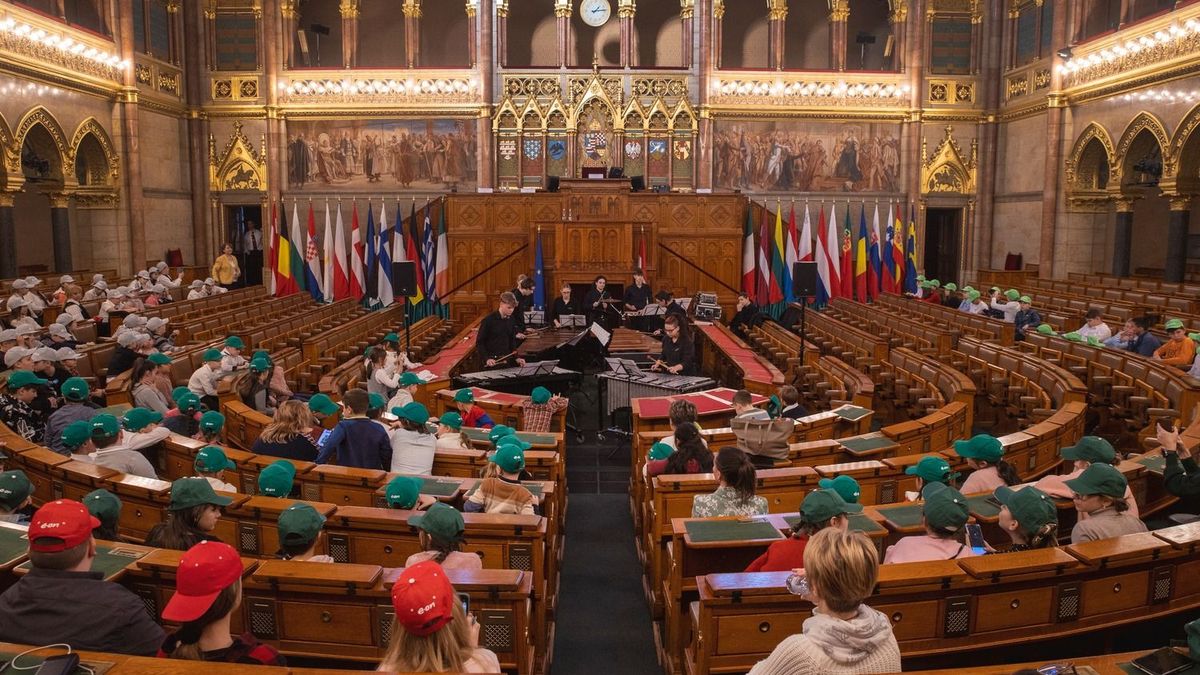 Gyermekek karácsonyoztak a Parlamentben + galéria