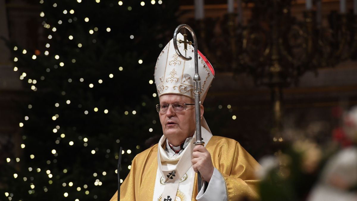 Az éjféli misén zsúfolásig megtelt a bazilika + fotók