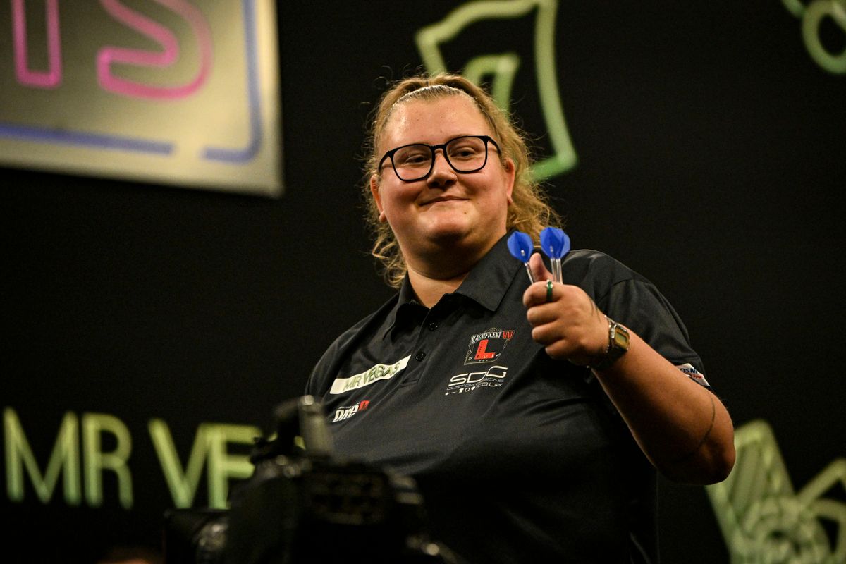 Beau Greaves női darts világbajnok WDF PDC 