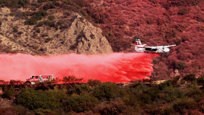 Wildfire quickly spreads in California's Malibu