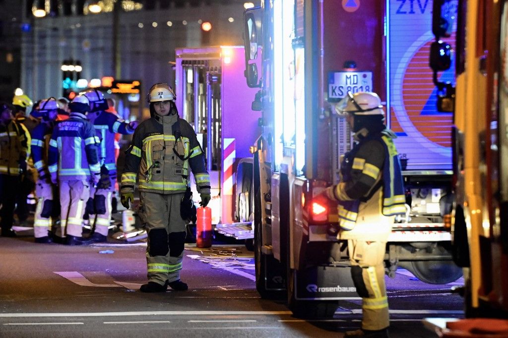 Ambulances and rescuers are seen after a car crashed into a crowd at a Christmas market injuring more than 60 people on December 20, 2024 in Magdeburg, eastern Germany. The death toll of the Magdeburg market attack rose to two according to the State Premier. (Photo by John MACDOUGALL / AFP)