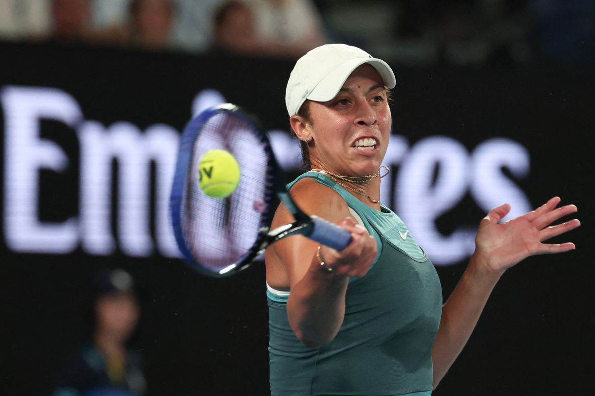 Arina Szabalenka Paula Badosa elődöntő  Iga Swiatek hits a shot against USA's Madison Keys during their women's singles semi-final match on day twelve of the Australian Open tennis tournament in Melbourne on January 23, 2025. (