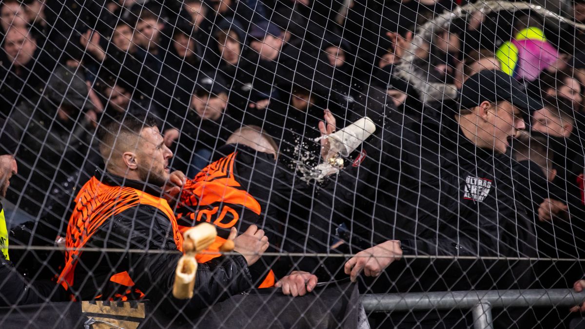 A Fradi stadionjában a biztonságiakkal bunyóztak a holland szurkolók