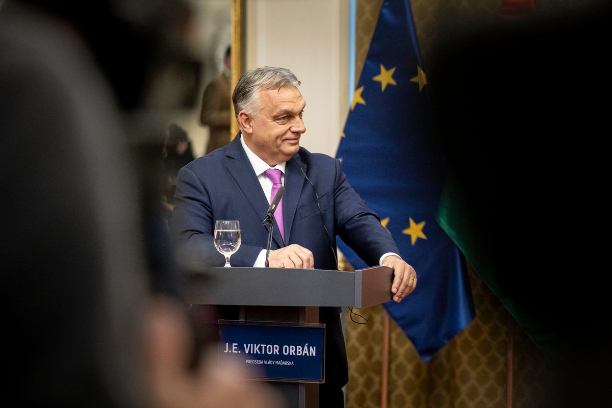 Orbán Viktor az energiabiztonságról és az orosz–ukrán háborúról tárgyalt Pozsonyban Robert Ficoval