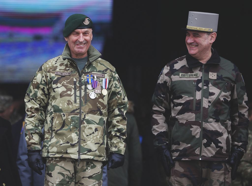 Sticz László vezérőrnagy a EUFOR parancsnokságának átadásán