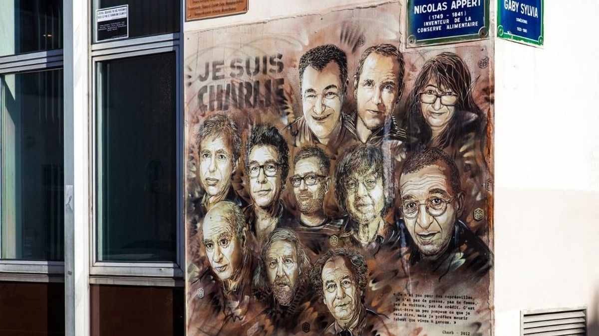 Különszámmal emlékezik a tíz évvel ezelőtti terrortámadásra a Charlie Hebdo