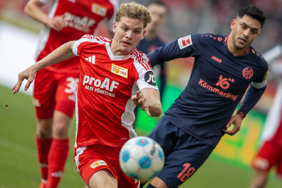 1. FC Union Berlin - FSV Mainz 05
dpa Picture-Alliance via AFP/19 January 2025, Berlin: Soccer: Bundesliga, 1. FC Union Berlin - FSV Mainz 05, Matchday 18, An der Alten Försterei. Berlin's Andras Schäfer András üzent Instagram (l) fights for the ball against Nadiem Amiri of FSV Mainz. P