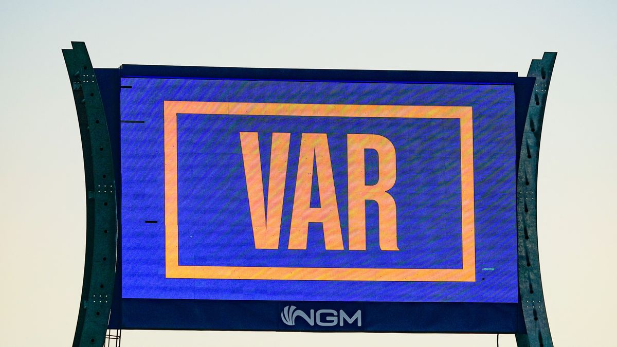 A repülő halak megtették a hatásukat, a VAR is repülhet