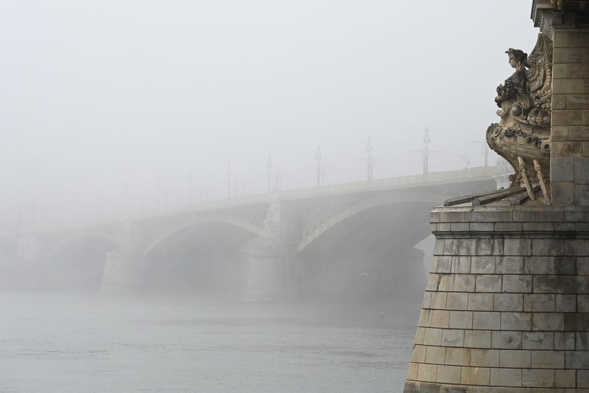 Budapest, 2025. január 2.A Margit híd ködös idõben 2025. január 2-án.MTI/Máthé Zoltán