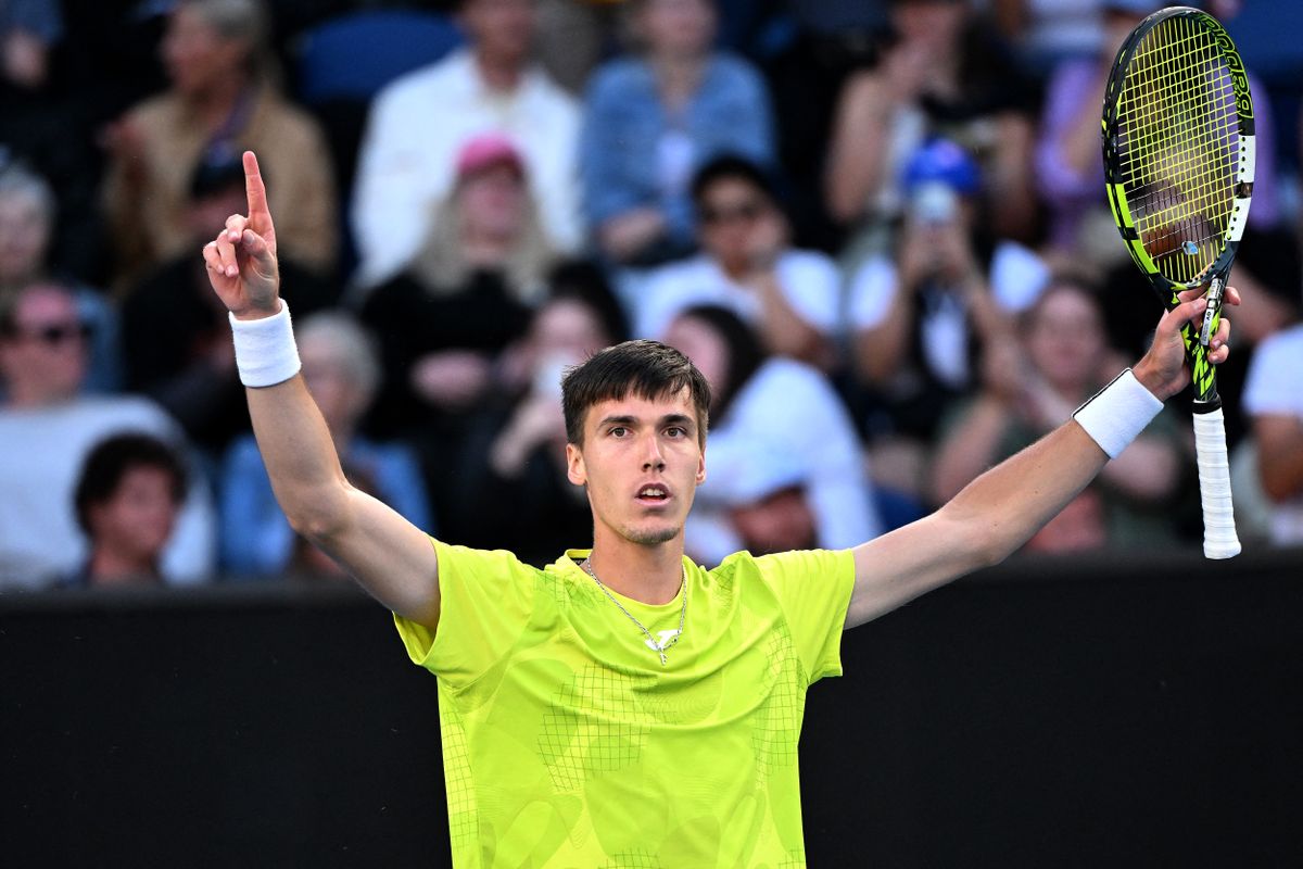 Magyar Marozsán Fábián zseni tenisz fordítás Marozsan celebrates victory over USA's Frances Tiafoe after their men's singles match on day five of the Australian Open tennis tournament in Melbourne on January 16, 2025. (Photo by WILLIAM WEST / AFP) / -- IMAGE RESTRICTED TO EDITORIAL USE - STRICTLY NO COMMERCIAL USE --