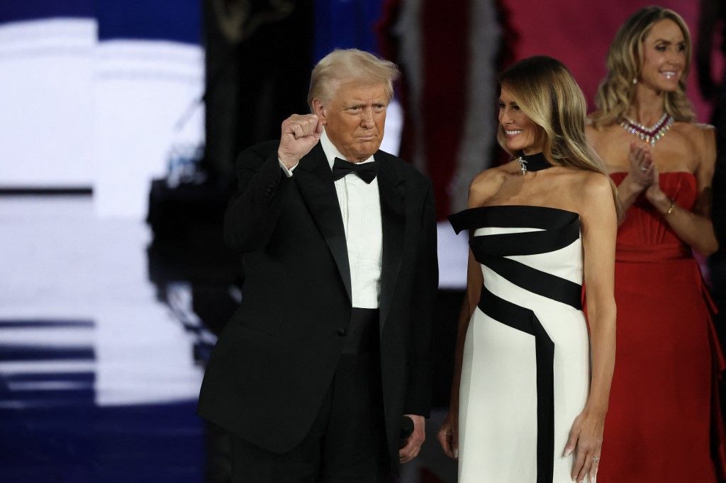 Donald Trump elnök a színpadon feleségével, Melania Trumppal (Fotó: AFP)