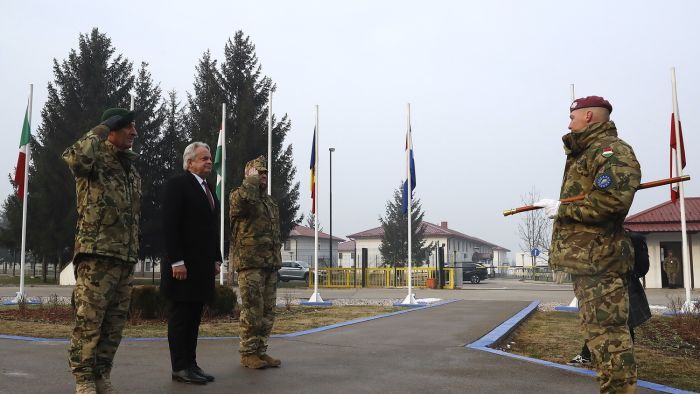 Sticz László vezérőrnagy és Vargha Tamás, a Honvédelmi Minisztérium parlamenti államtitkára, valamint Kajári Ferenc altábornagy, a Honvéd Vezérkar főnökének helyettese.