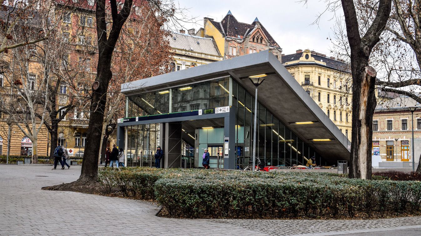 Róka László/Budapest, 2017. december 26.Az M4 metróvonal Rákóczi téri felszíni állomásépülete a Józsefvárosban.MTVA/Bizományosi: Róka László ***************************Kedves Felhasználó!Ez a fotó nem a Duna Médiaszolgáltató Zrt./MTI által készített és kiadott fényképfelvétel, így harmadik személy által támasztott bárminemû  különösen szerzõi jogi, szomszédos jogi és személyiségi jogi  igényért a fotó készítõje közvetlenül maga áll helyt, az MTVA felelõssége e körben kizárt.