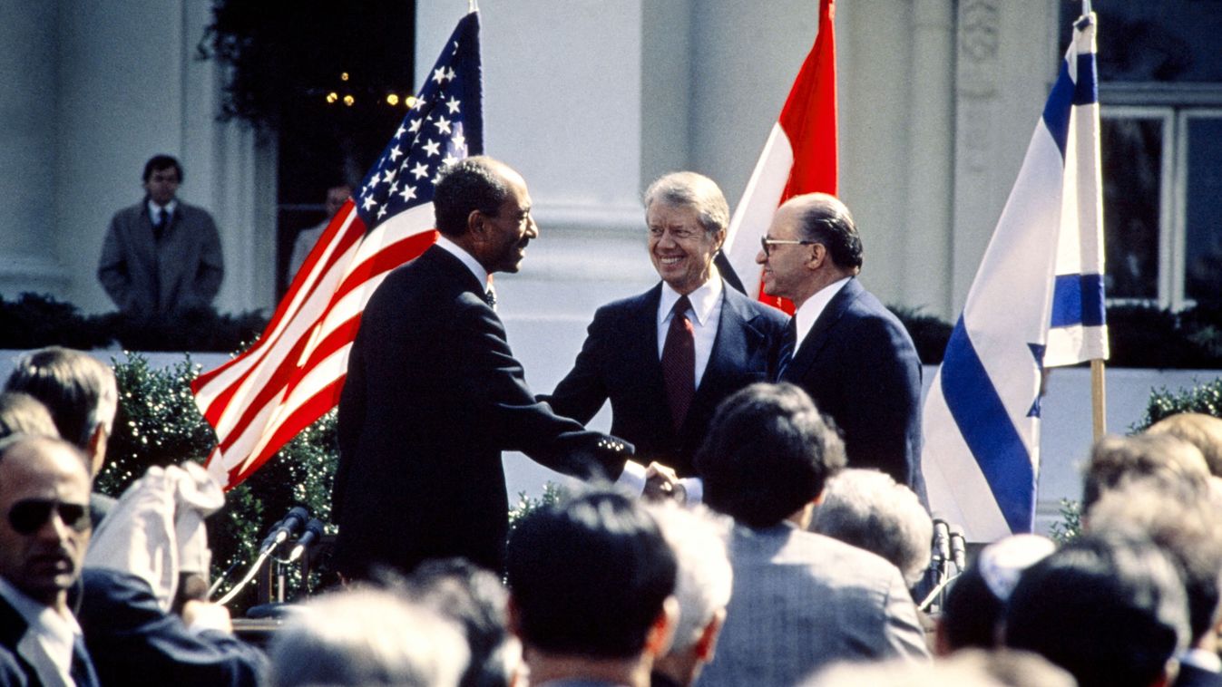 Lugas
US President Jimmy Carter (C) congratulates Egyptian President Anwar al-Sadat (L) and Israeli Premier Menachem Begin (R) as they shake hands on March 26, 1979 on the north lawn of the White House, Washington D.C., after signing the historic US-sponsored peace treaty between Israel and Egypt. In 1978, Israel and Egypt sealed a historic agreement promising peace and security to people in the Middle East, the Camp David Accords. (Photo by CONSOLIDATED NEWS PICTURES / AFP)