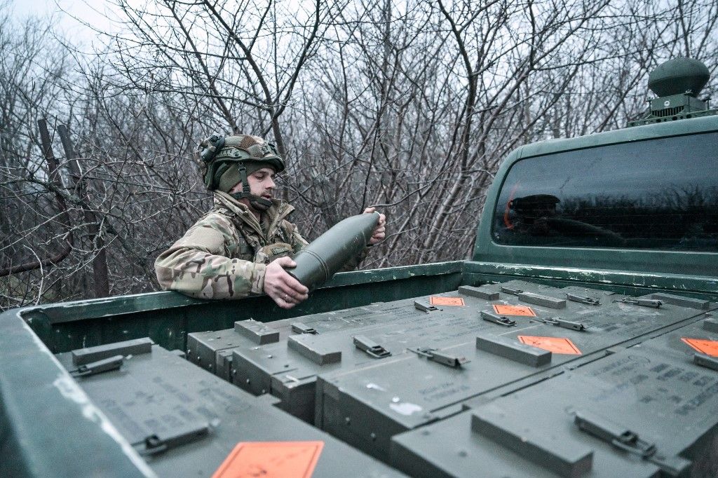 Ukrán katona. Zelenszkij háborúja lassan három éve tart (Fotó: AFP)