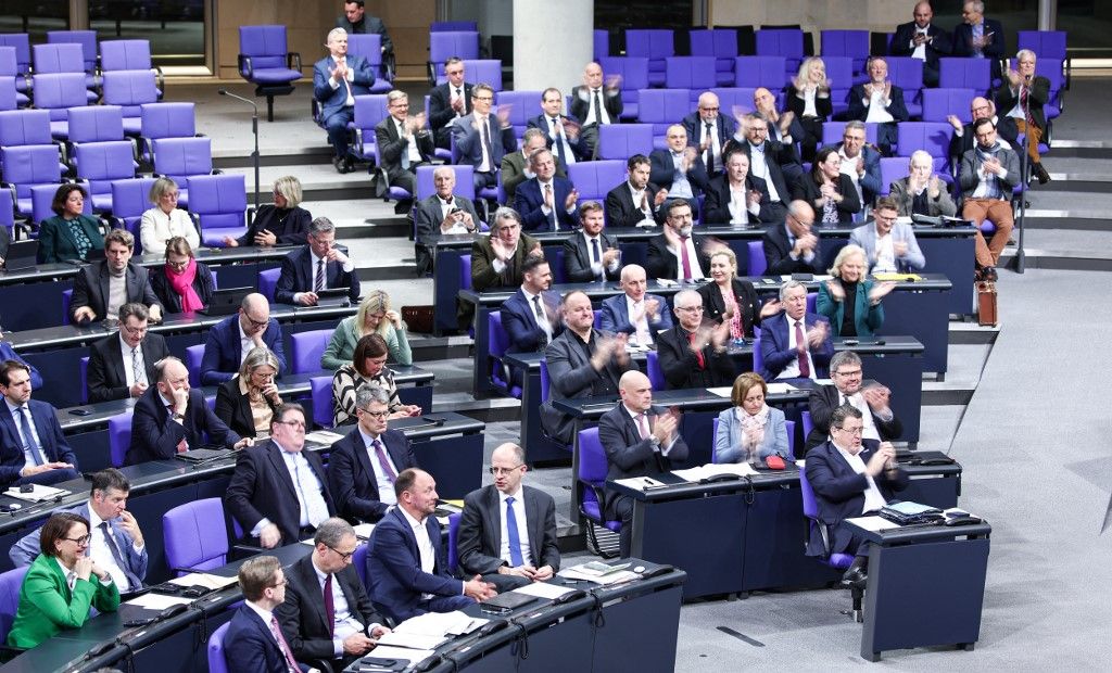 Az AfD képviselői a Bundestag plenáris ülésén. A Bundestag arról vitatkozik, hogy az AfD alkotmányellenes-e