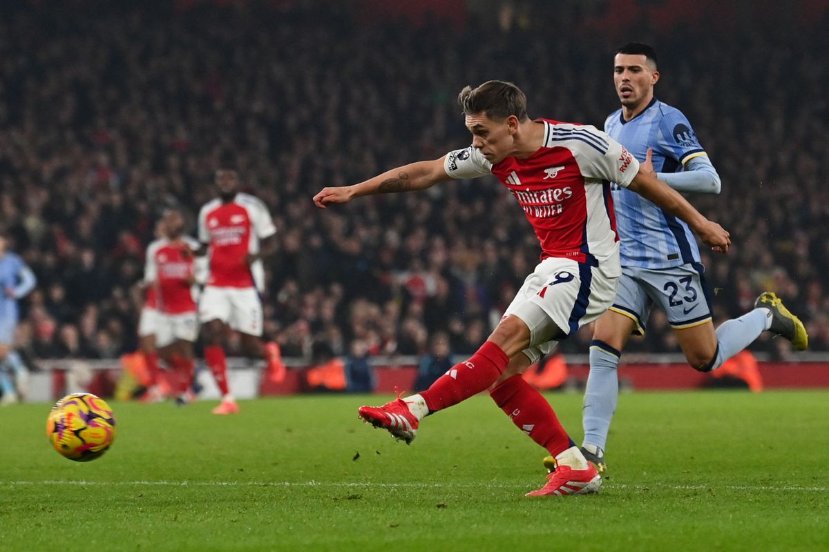 Leandro Trossard lövése a Tottenham kapujába tart, az Arsenal győzött, és ennek a Liverpool nem örül