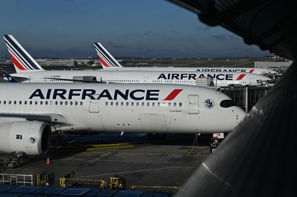 Tragédia történt az Air France egyik gépén. (Illusztráció a Charles De Gaulle repülőtéren álló Air France gépek)