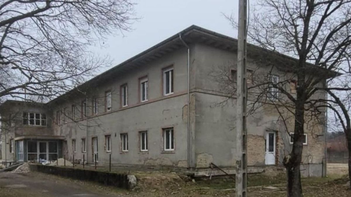 Palackba zárt üzenetet hagytak az utókornak a nagyatádi laktanya egyik falában
