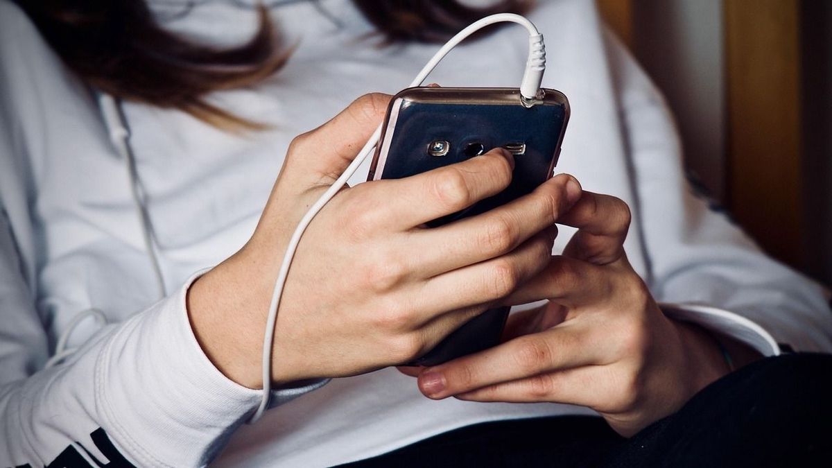 Az Egyesült Államokban is egyre több helyen tiltják be a mobiltelefonok használatát az iskolákban