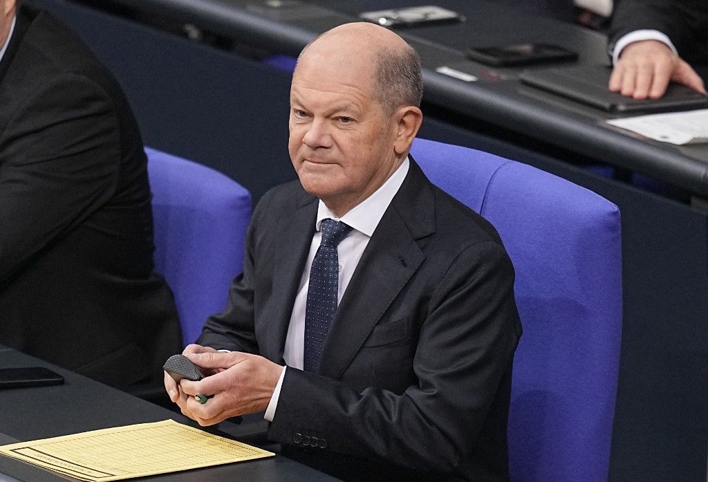 Olaf Scholz szövetségi kancellár (SPD) a Bundestag plenáris üléstermében