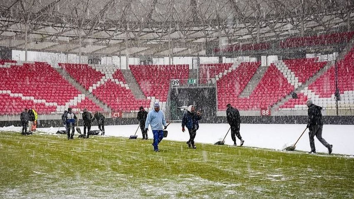 Havazás és szurkolói összecsapás a Debrecen–Nyíregyháza keleti rangadón, csak Dzsudzsák járt jól