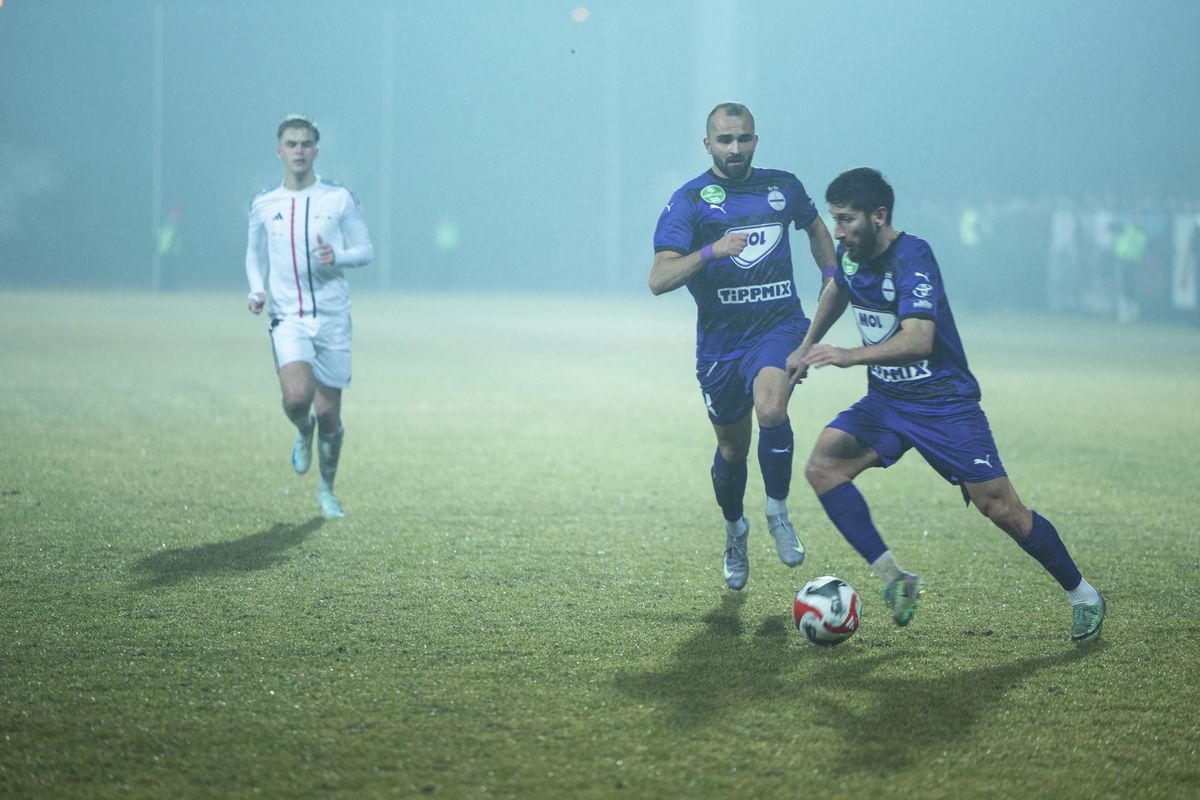 20250226 Dorog

Labdarúgás, MOL Magyar Kupa, 1/8 döntő, Dorogi FC-Újpest 0-1. 

Fotós: Zantleitner Ingrid

24 Óra