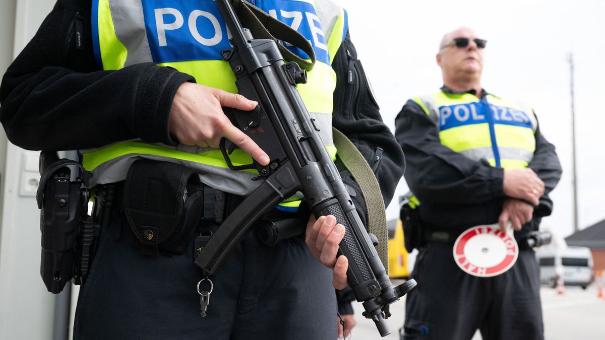 Tehetetlenek a német rendőrök, a migrációs krízis miatt őrjöngenek
