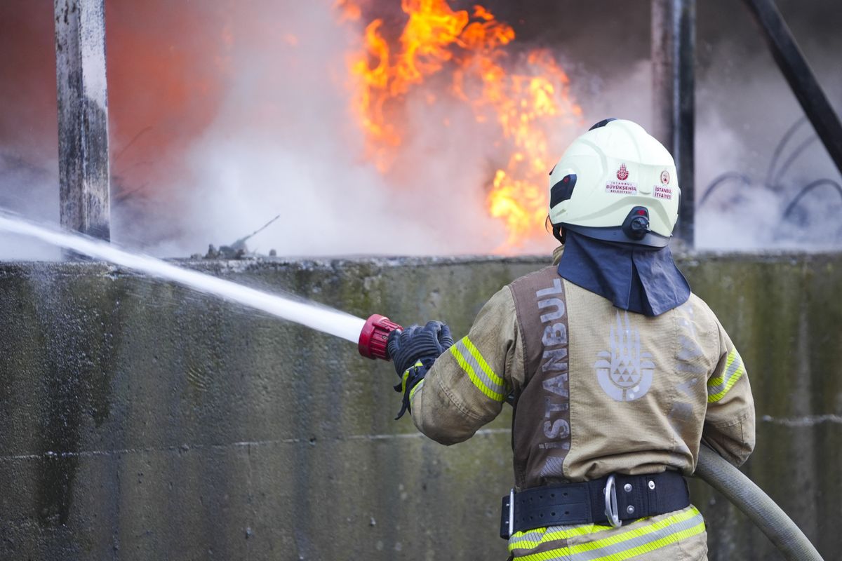 Fire breaks out in factory in Istanbul