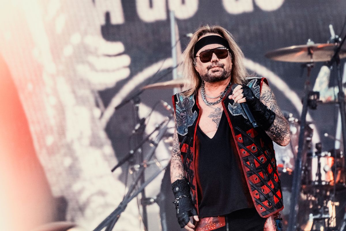 Vince Neil fellépés közben