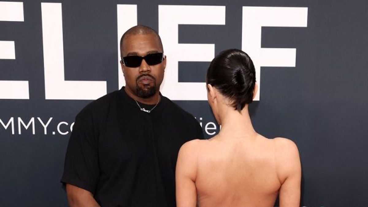 Bianca Censori nem először került megalázó helyzetbe Kanye West mellett