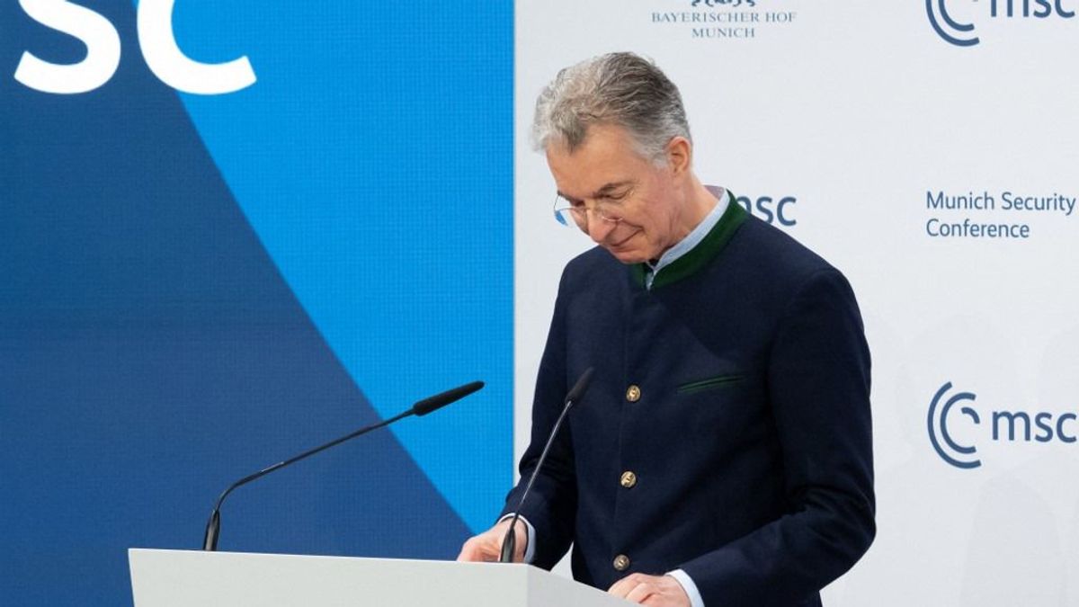 Nevetségessé tette magát a német politikus a biztonsági konferencián + videó