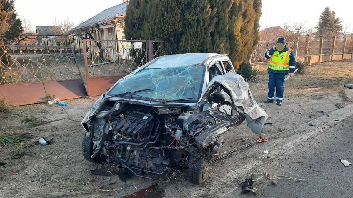 Borzalmas fotók érkeztek a szabolcsi balesetről: alig maradt valami a kocsiból