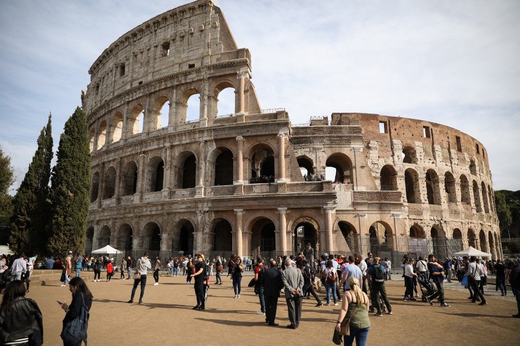 Beköszöntött a tavasz Rómában. A képen a Colosseum látható. Fotó: NurPhoto via AFP 