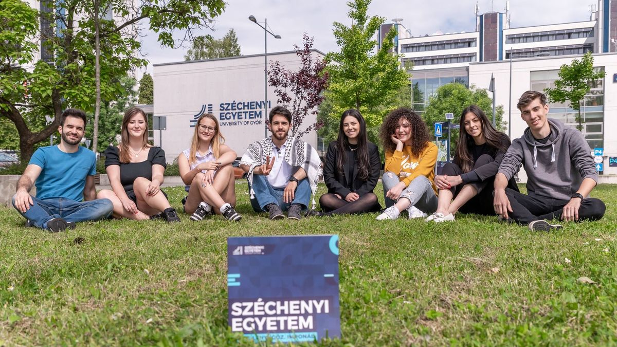 Értékes képzésekkel várják a diákokat