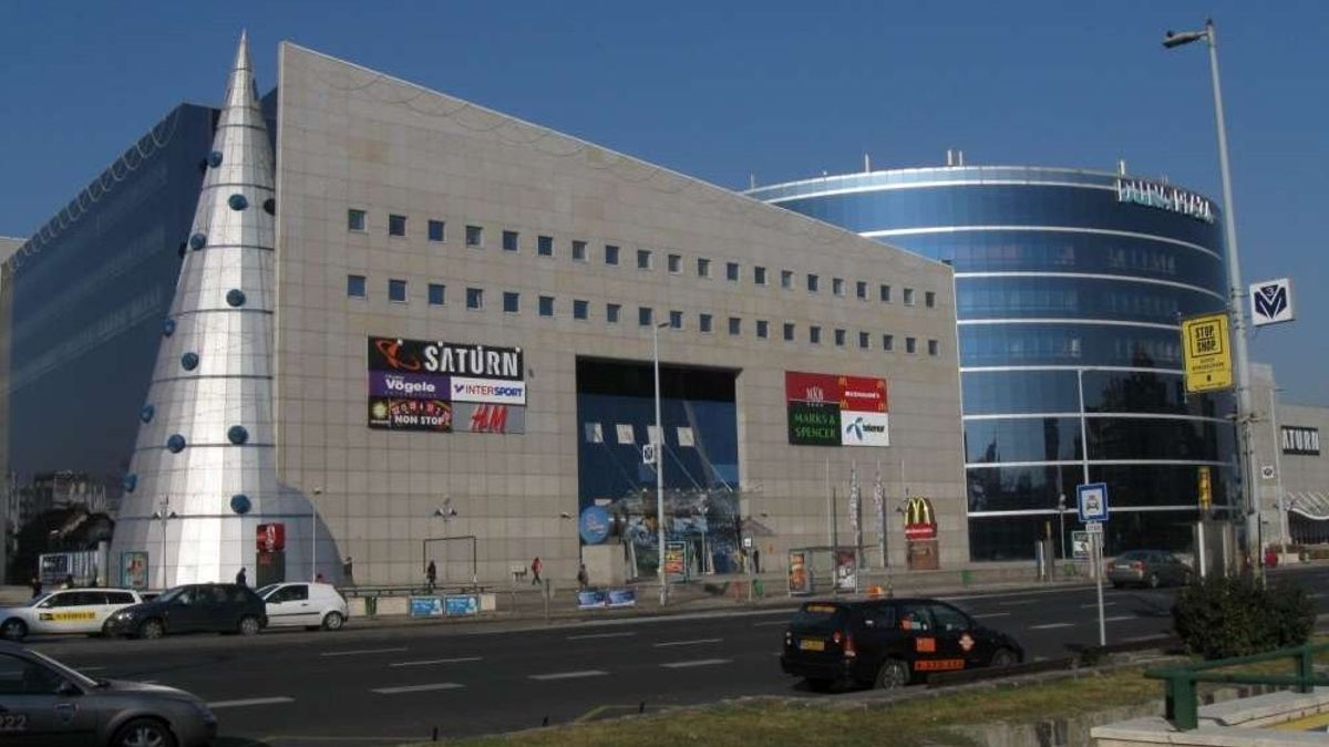 Bezár a legrégibb pesti pláza