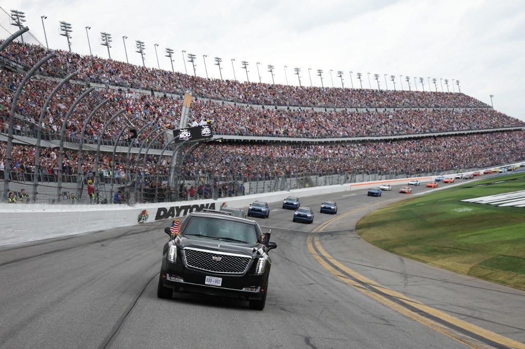 Trump egy tiszteletkört is megtett a pályán a Daytona 500-on