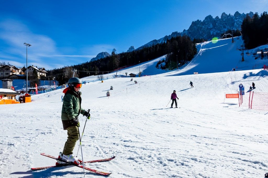 Síelő emberek Monte Baranciban, San Candido  térségében