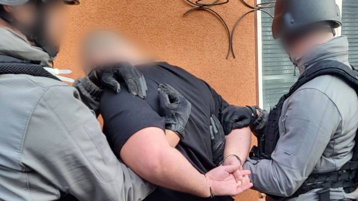 Festékesvödörben ásták el a kötegelt húszezreseket, miután lehúzták a külföldieket a bulinegyedben + képek
