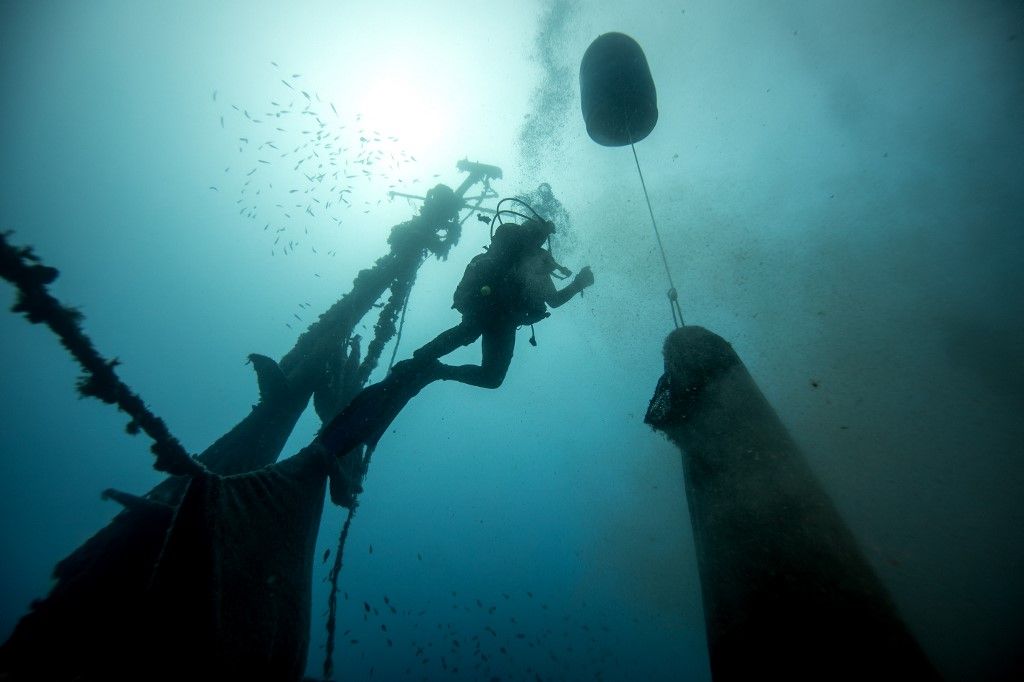 "Ghost net" collected from 30-meter-deep wreck in Karaburun of Turkiye's Izmir munka