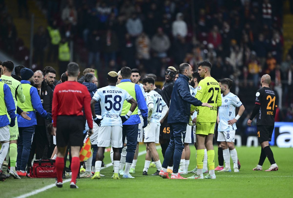 Az Adana Demirspor levonult a pályáról, félbeszakadt Sallai Roland meccse. A Galatasaray 1-0-ra vezetett Álvaro Morata büntetőjével