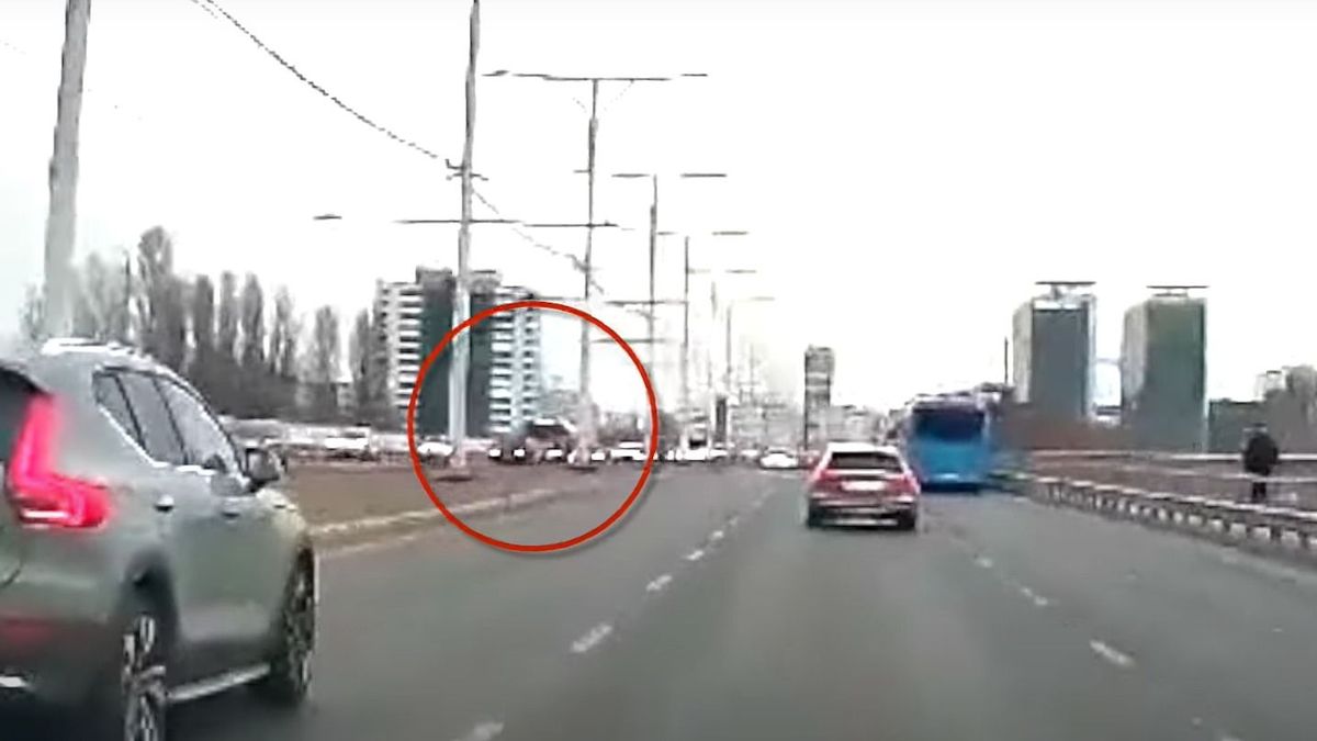 Előkerült egy videó az Árpád hídon történt kamionos ámokfutásról