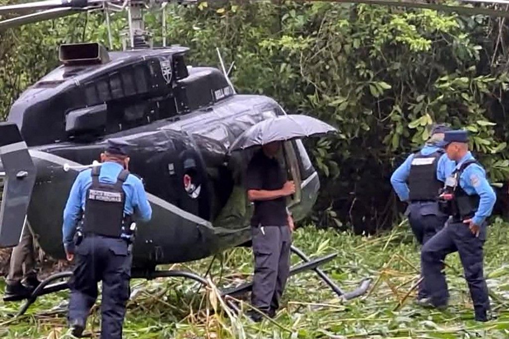 Kényszerleszállást hajtott végre az elnököt szállító helikopter (Fotó: AFP)