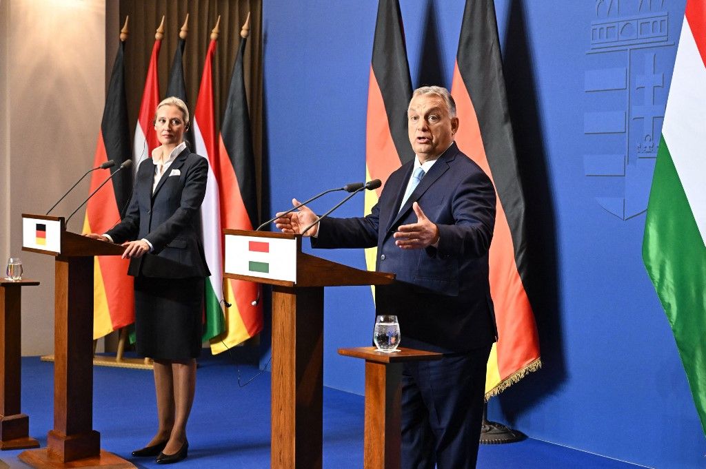 Alice Weidel, az AfD társelnöke és Orbán Viktor miniszterelnök a budapesti sajtótájékoztatón .