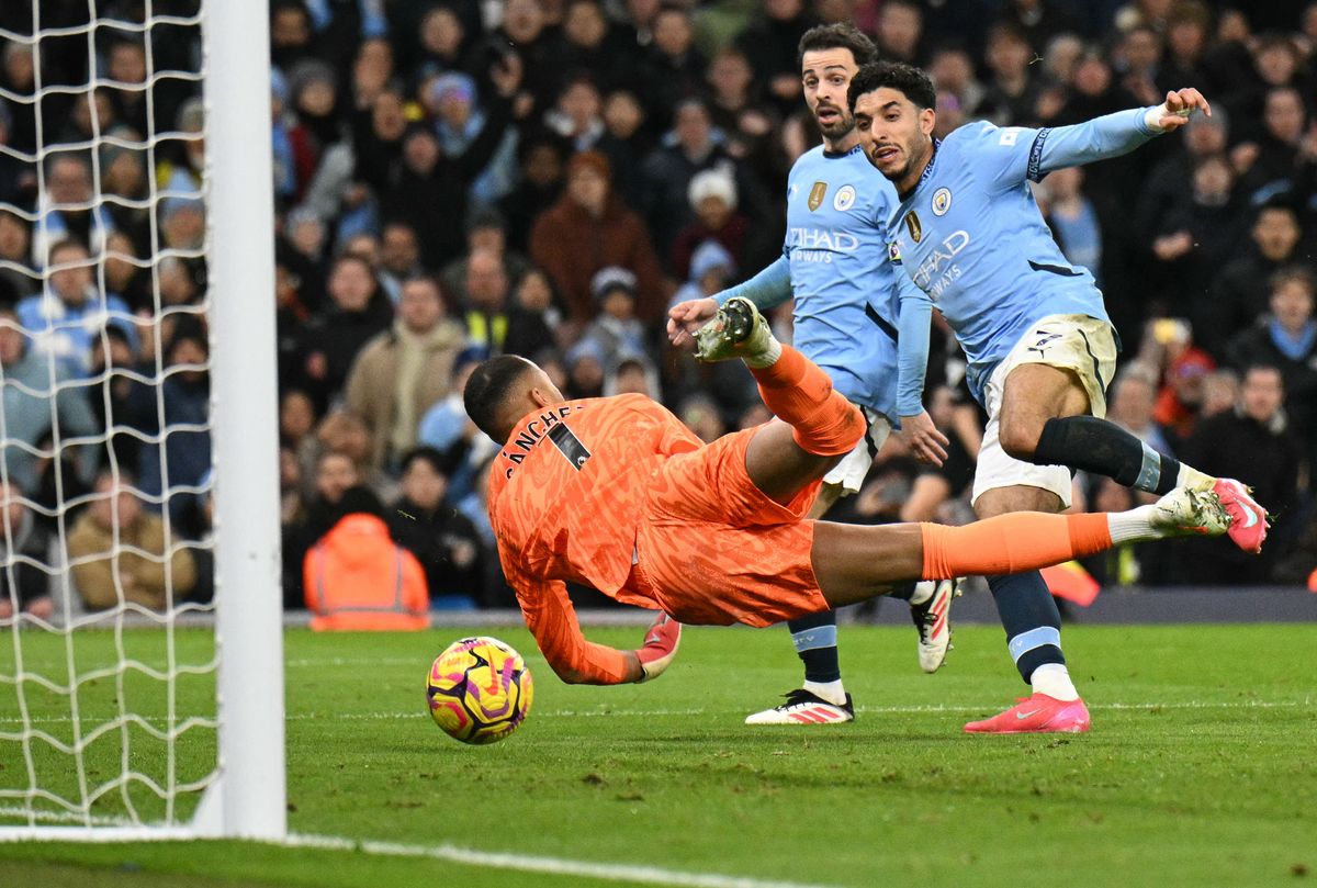 Omar Marmus az első góljára hajt a Manchester City mezében