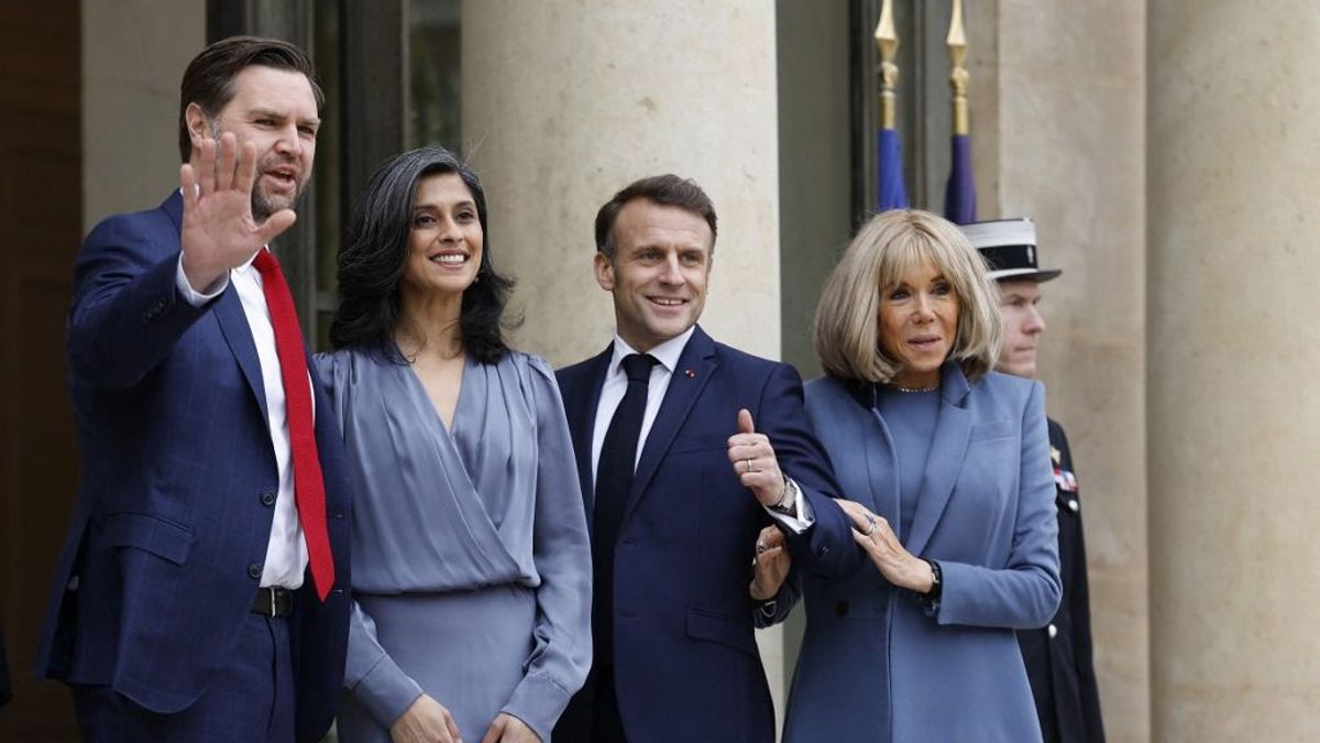 Így érkezett meg J. D. Vance az Élysée-palotába + videó